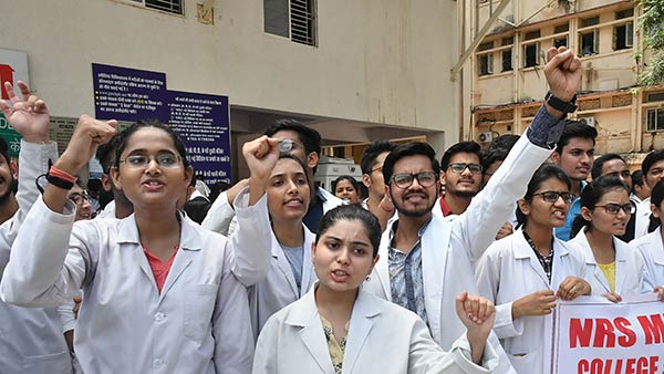 Over 700 Government Doctors Resign In West Bengal Over 700 Government Doctors Resign In West Bengal