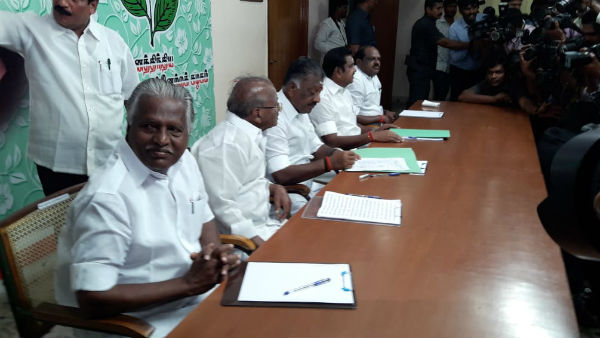 அமைச்சர்கள் ஆப்சென்ட்