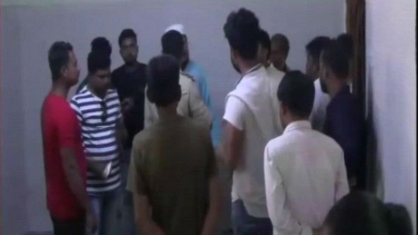 மருத்துவமனையில் அனுமதி