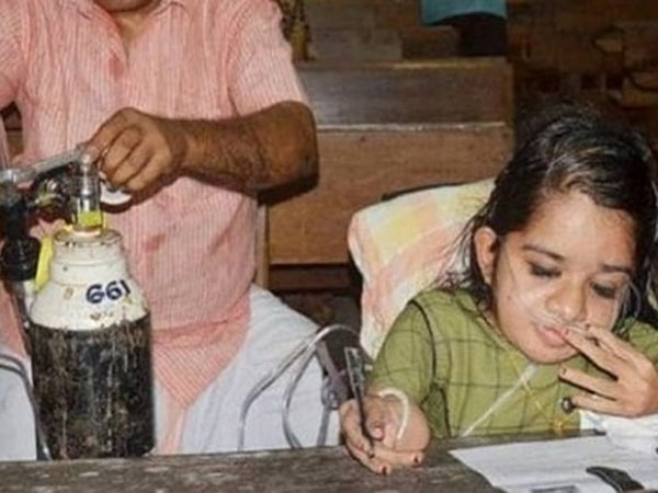 ஐஏஎஸ் கனவு.. விடாத நம்பிக்கை.. ஆக்ஸிஜன் சிலிண்டருடன் யூபிஎஸ்சி தேர்வு எழுதிய கேரள பெண்! 