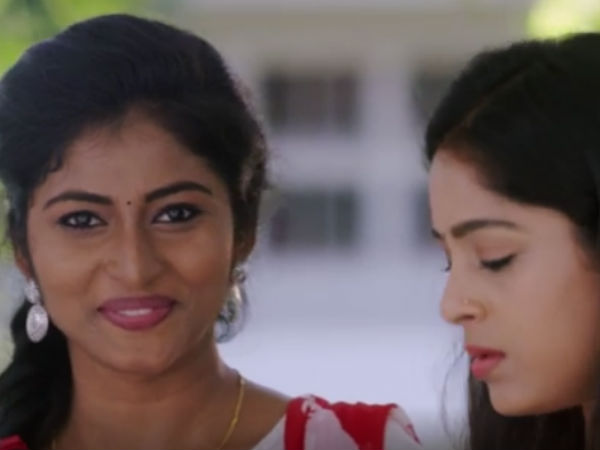 கையை மெதுவாக பிடிச்சு