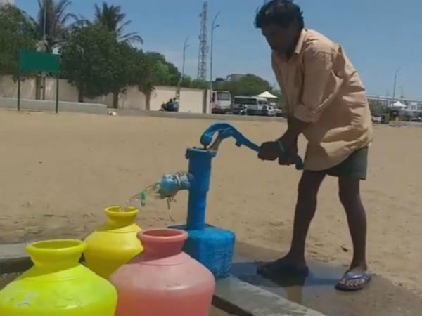 100 பேர் குவிந்து கிடக்கிறார்கள்