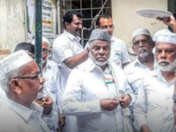 Indian Union Muslim league presents Iftar and things giving function at Chennai Indian Union Muslim league presents Iftar and things giving function at Chennai