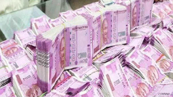 Army Lt. Gen punishes on retirement day involved in corruption of Rs 10 lakh Army Lt. Gen punishes on retirement day involved in corruption of Rs 10 lakh