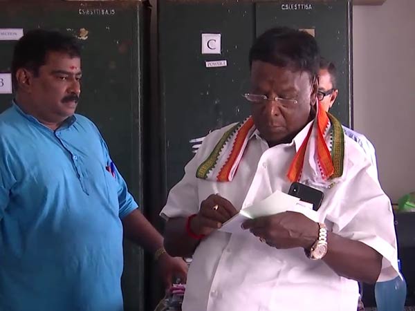 No personal hostility on Kiran Bedi.. Narayanasamy interviewed No personal hostility on Kiran Bedi.. Narayanasamy interviewed