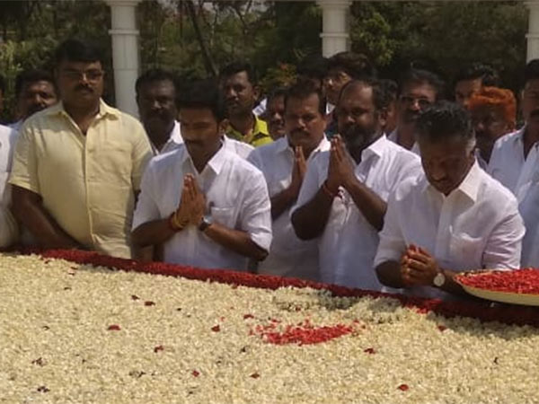 எம்ஜிஆர், அண்ணா