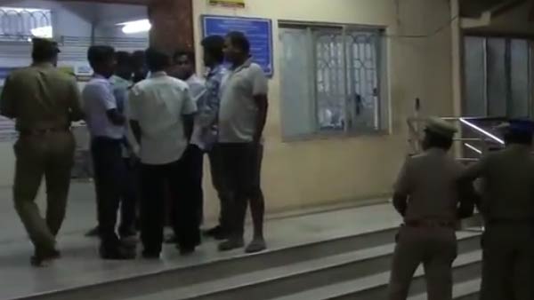 போலீஸ் குவிப்பு