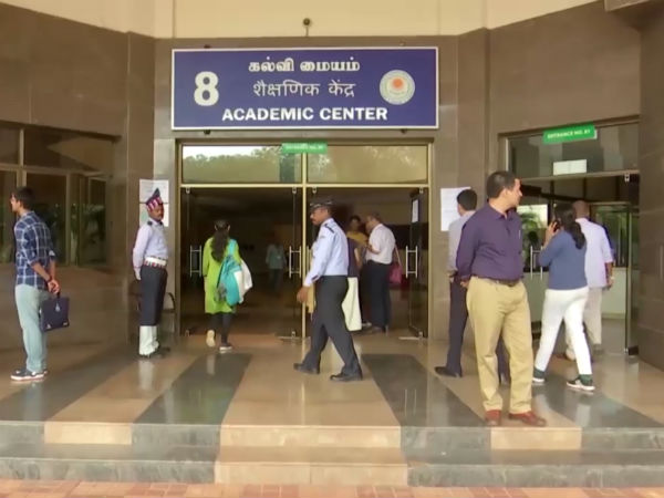 Online examination for medical courses in jipmer started with 1.84 lakh students Online examination for medical courses in jipmer started with 1.84 lakh students