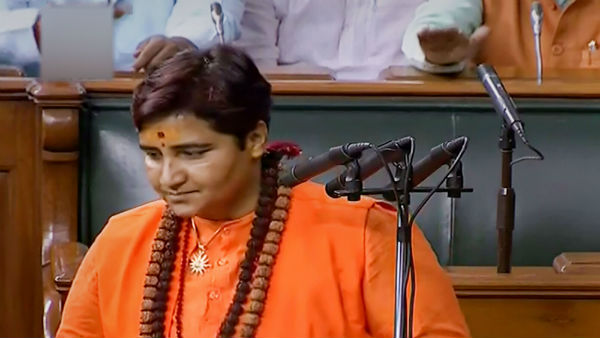 Pragya Singh invokes her guru name in oath taking Pragya Singh invokes her guru name in oath taking