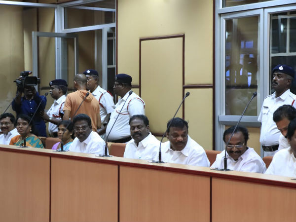 சபாநாயகர் பதவி ஏற்பு