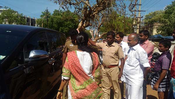 Rs 8 lakh stolen from car in Alangulam Rs 8 lakh stolen from car in Alangulam