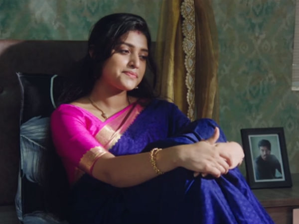 ஜனனி சந்தோஷின் மார்பில்
