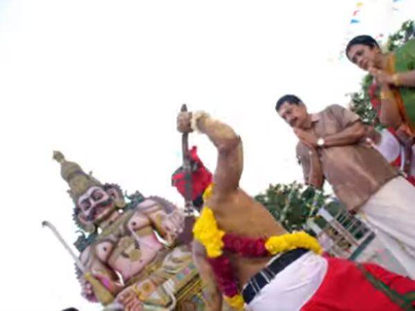 அப்படியே கொம்பன் படக்காட்சி