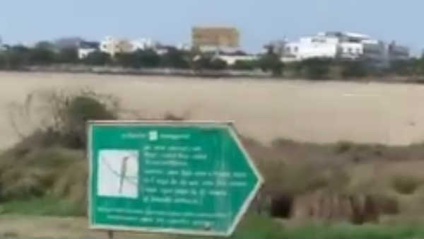 Sholinganallur wetland is completely dry Sholinganallur wetland is completely dry
