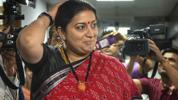 BJP MPs gave an applause While Smriti Irani took oath as MP BJP MPs gave an applause While Smriti Irani took oath as MP