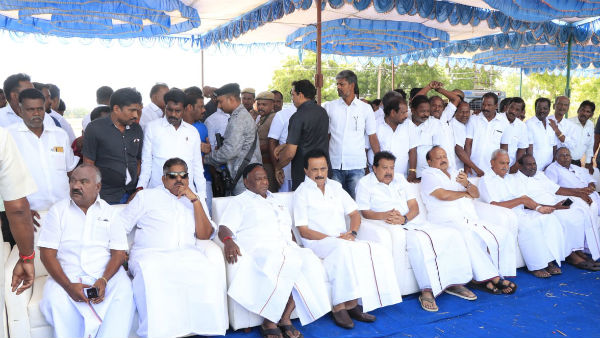 RV Janakiramans body laid to rest near Villupuram RV Janakiramans body laid to rest near Villupuram