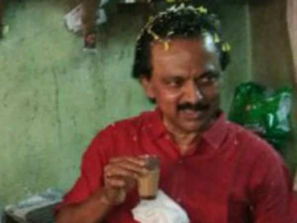 DMK Leader drink MK Stalin tea with Senthil Balaji and Jothimani in Aravakurich Main Road DMK Leader drink MK Stalin tea with Senthil Balaji and Jothimani in Aravakurich Main Road