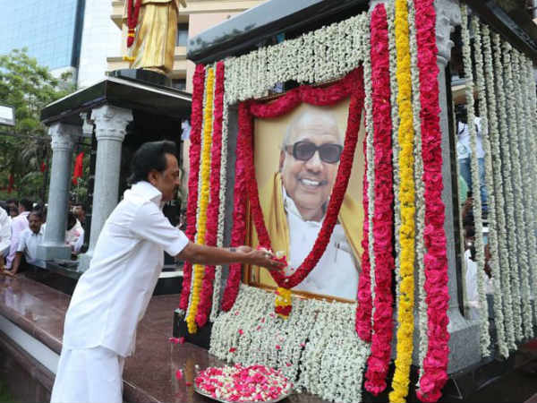 அமோக வெற்றி