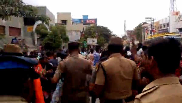 கடுமை காட்டிய போலீஸார்