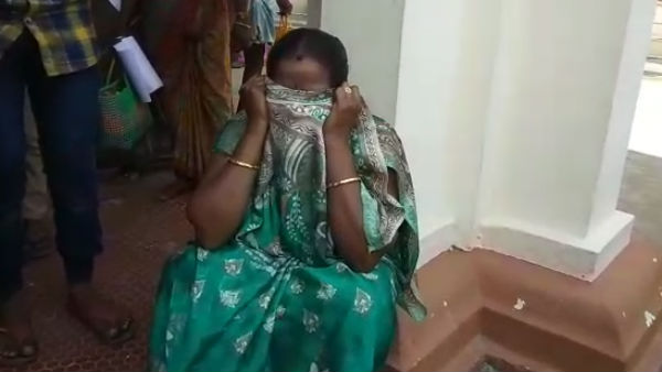 தாக்கினார்கள்