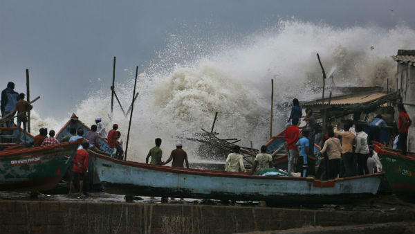 Cyclone Vayu wont hit Gujarat, It will pass nearby from Veraval, Porbandar and Dwarka Cyclone Vayu wont hit Gujarat, It will pass nearby from Veraval, Porbandar and Dwarka