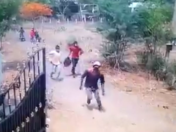 கேட்டை மூட முயற்சி