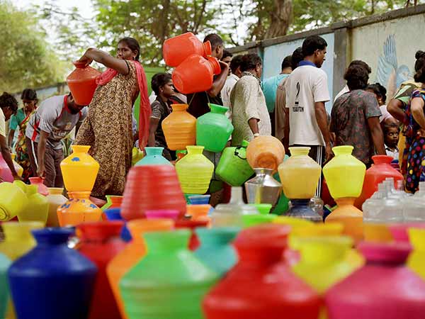 தெரு தெருவாக அலையும் அவலம்