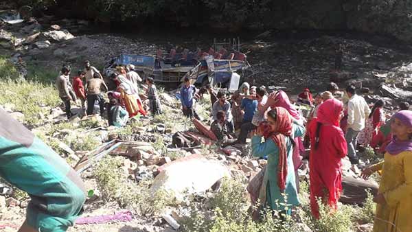25 killed as bus falls into gorge in Jammu and Kashmir 25 killed as bus falls into gorge in Jammu and Kashmir