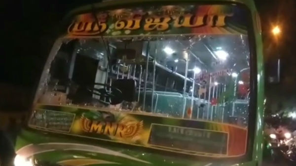 A private bus that runs on the Puducherry - Cuddalore National Highway.. 5 people injured A private bus that runs on the Puducherry - Cuddalore National Highway.. 5 people injured