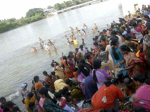 பாபநாசத்தில் தர்ப்பணம்