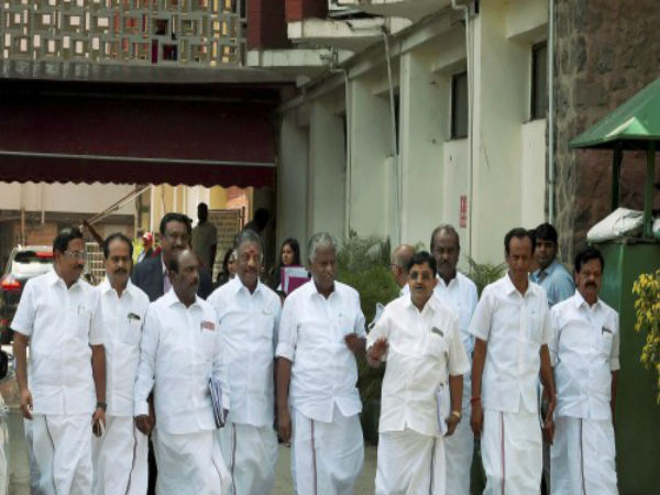 அதிமுக இல்லை