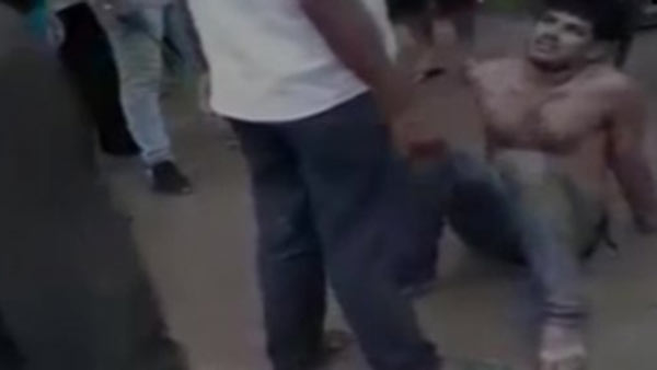 Rajasthan: A man was beaten up by locals in Pilani area allegedly after he was caught snatching a womans chain Rajasthan: A man was beaten up by locals in Pilani area allegedly after he was caught snatching a womans chain