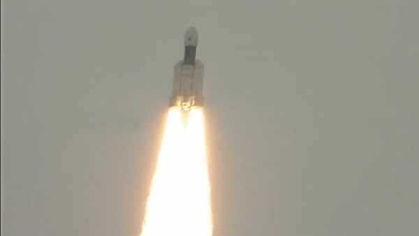 Vairamuthu praises Scientist for launching of Chandrayaan 2 Vairamuthu praises Scientist for launching of Chandrayaan 2
