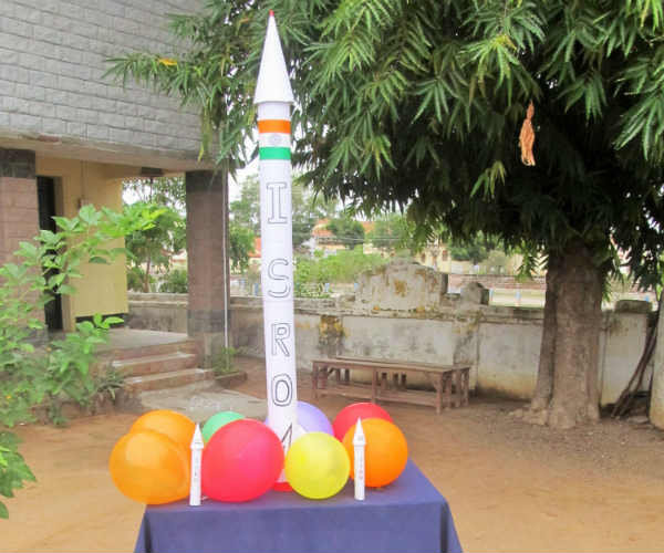 School Students praises Indian scientists School Students praises Indian scientists