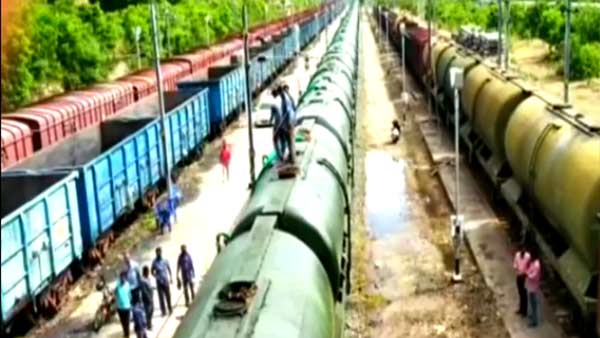 Drinking water coming to Chennai by trains from jolarpettai Drinking water coming to Chennai by trains from jolarpettai