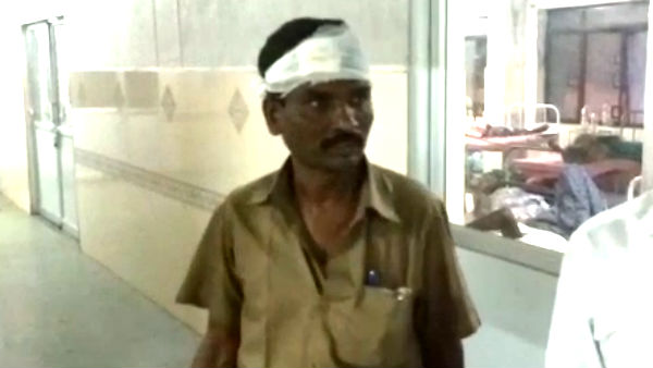 Students attacked bus conductor with knife Students attacked bus conductor with knife