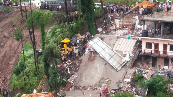 Himachal Pradesh: Two people dead & 22 have been rescued after a building collapsed in Kumarhatti Himachal Pradesh: Two people dead & 22 have been rescued after a building collapsed in Kumarhatti