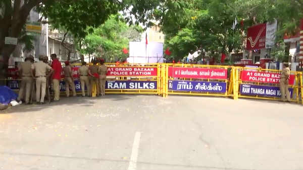 போலீஸ் குவிப்பு