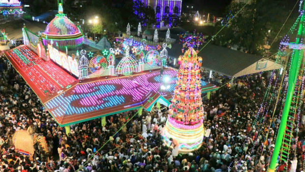 Thousands witness Santhanakoodu festival at Erwadi Thousands witness Santhanakoodu festival at Erwadi