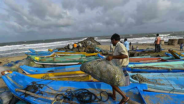 Fishermen do not go to the Southwest and Central Bengal Sea Fishermen do not go to the Southwest and Central Bengal Sea