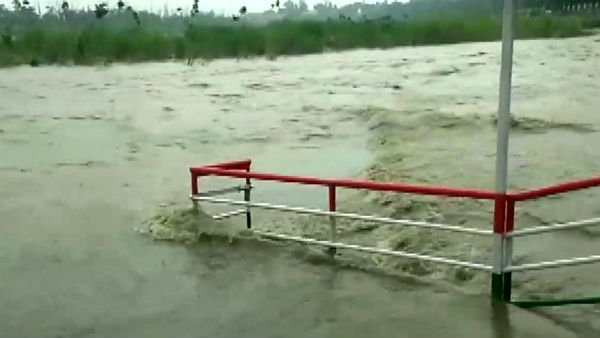 Ganga river flowing close to danger mark at 338.05 meter in Rishikesh Ganga river flowing close to danger mark at 338.05 meter in Rishikesh