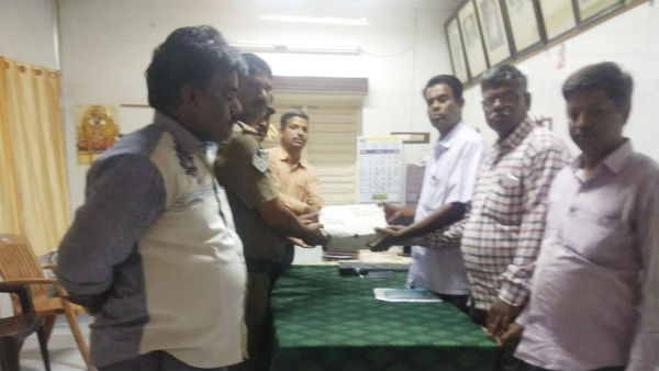 Three KG worth Gold seized in Vellore Three KG worth Gold seized in Vellore