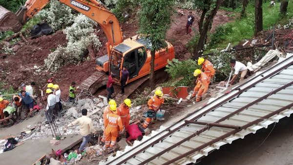 Building collapse in Himachal Pradesh, 7 dead including 6 soldiers Building collapse in Himachal Pradesh, 7 dead including 6 soldiers