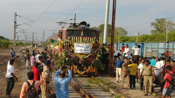 Drinking water coming to Chennai by trains from jolarpettai Drinking water coming to Chennai by trains from jolarpettai