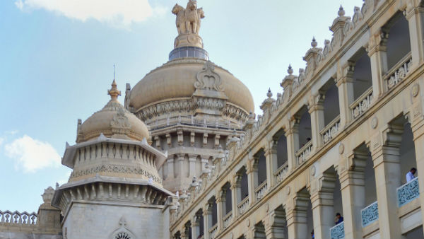 Karnataka MLAs meeting will be convened tomorrow in a hotel Karnataka MLAs meeting will be convened tomorrow in a hotel