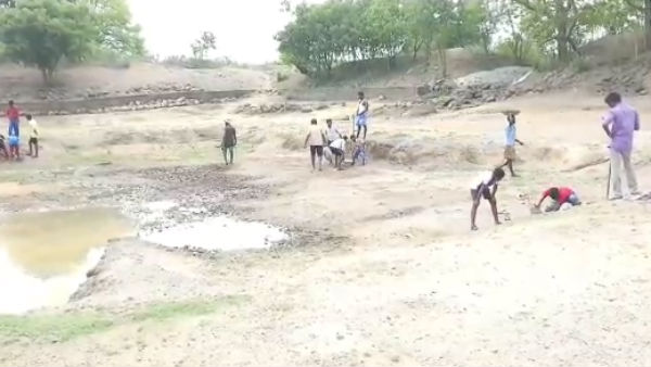 தூர் வாரினர்