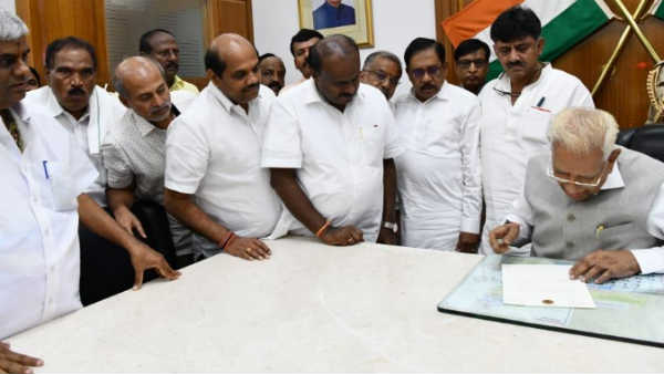 குமாரசாமி பதவி இழப்பு