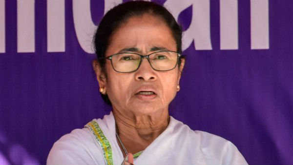 BJP is trying for horse-trading in Karnataka: Mamata Banerjee BJP is trying for horse-trading in Karnataka: Mamata Banerjee