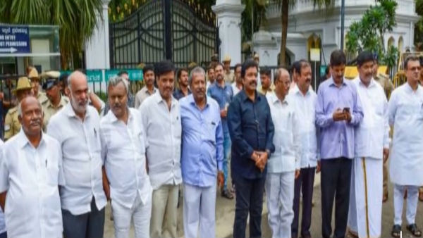 Rebel MLAs in Karnataka getting Hero welcome Rebel MLAs in Karnataka getting Hero welcome