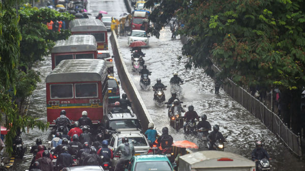 Mumbai: 12 dead and 13 injured after a wall collapsed on hutments in Pimpripada area of Malad East due to heavy rainfall Mumbai: 12 dead and 13 injured after a wall collapsed on hutments in Pimpripada area of Malad East due to heavy rainfall
